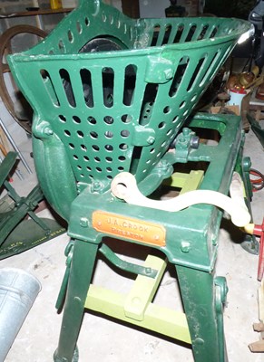 Lot 108 - A Harrison McGregor & Co Ltd Leigh TC3 Albion root cutter