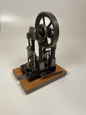 Lot 5 - A scratch-built static engine raised on simple...