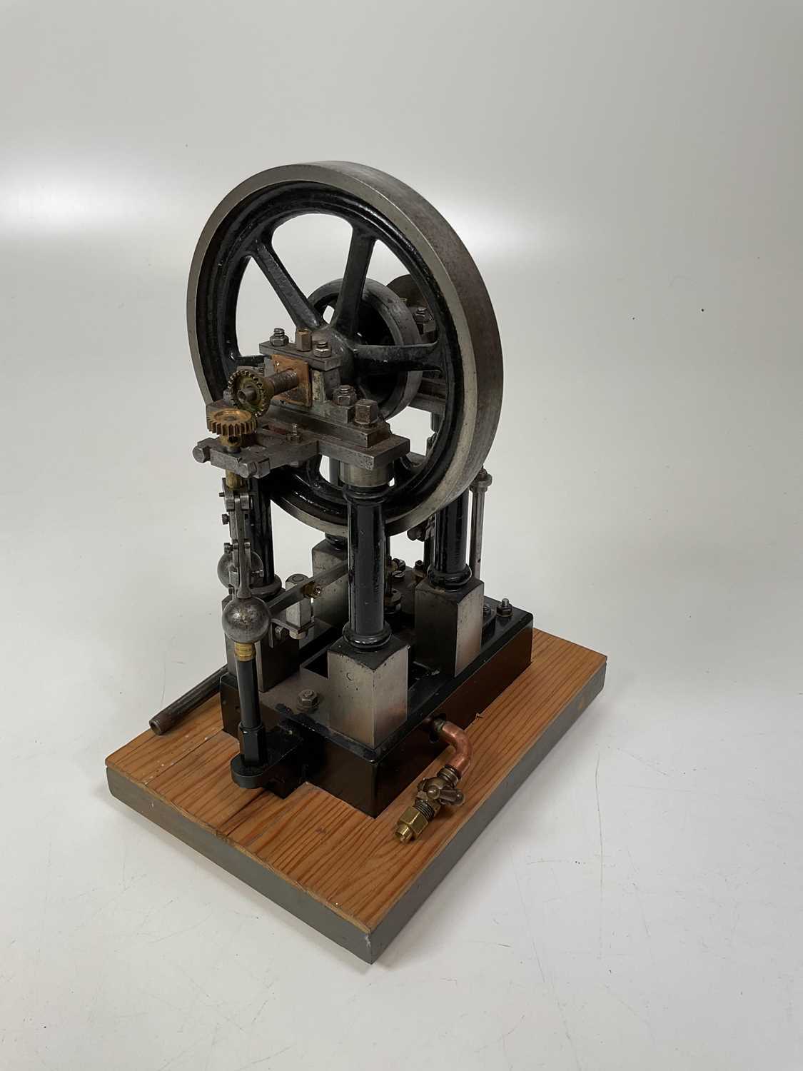 Lot 5 - A scratch-built static engine raised on simple