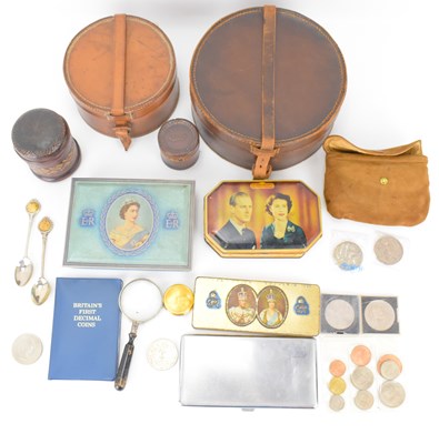 Lot 190 - Various mixed vintage collectibles, to include...