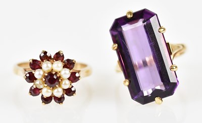 Lot 171 - A 9ct yellow gold amethyst ring, size M 1/2...