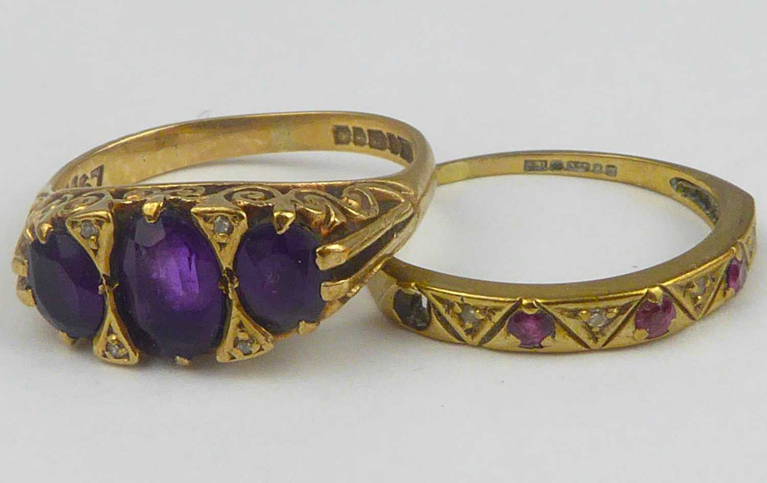 Lot 894 - Two 9ct gold dress rings, one with three...