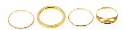 Lot 155 - An 18ct yellow gold wedding band, size Q,...