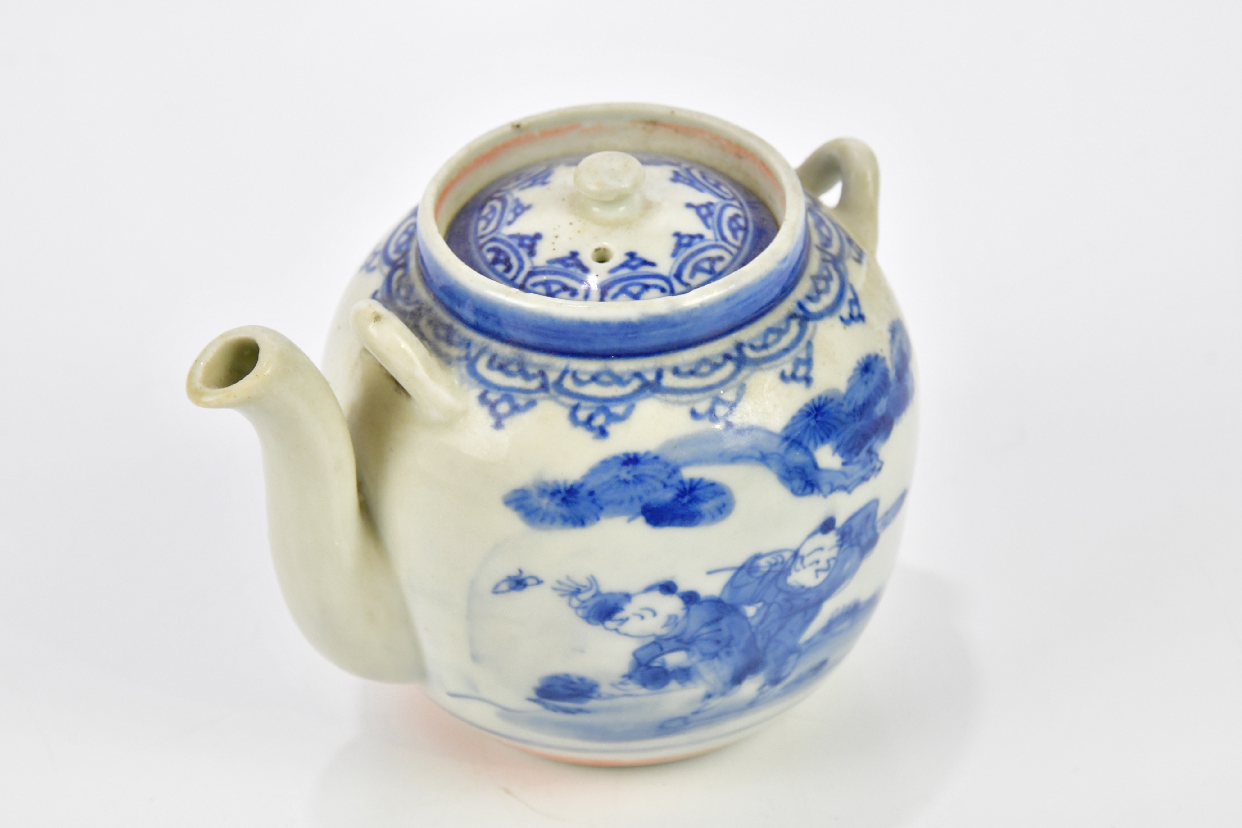 Lot 1176 - A Japanese blue and white porcelain teapot