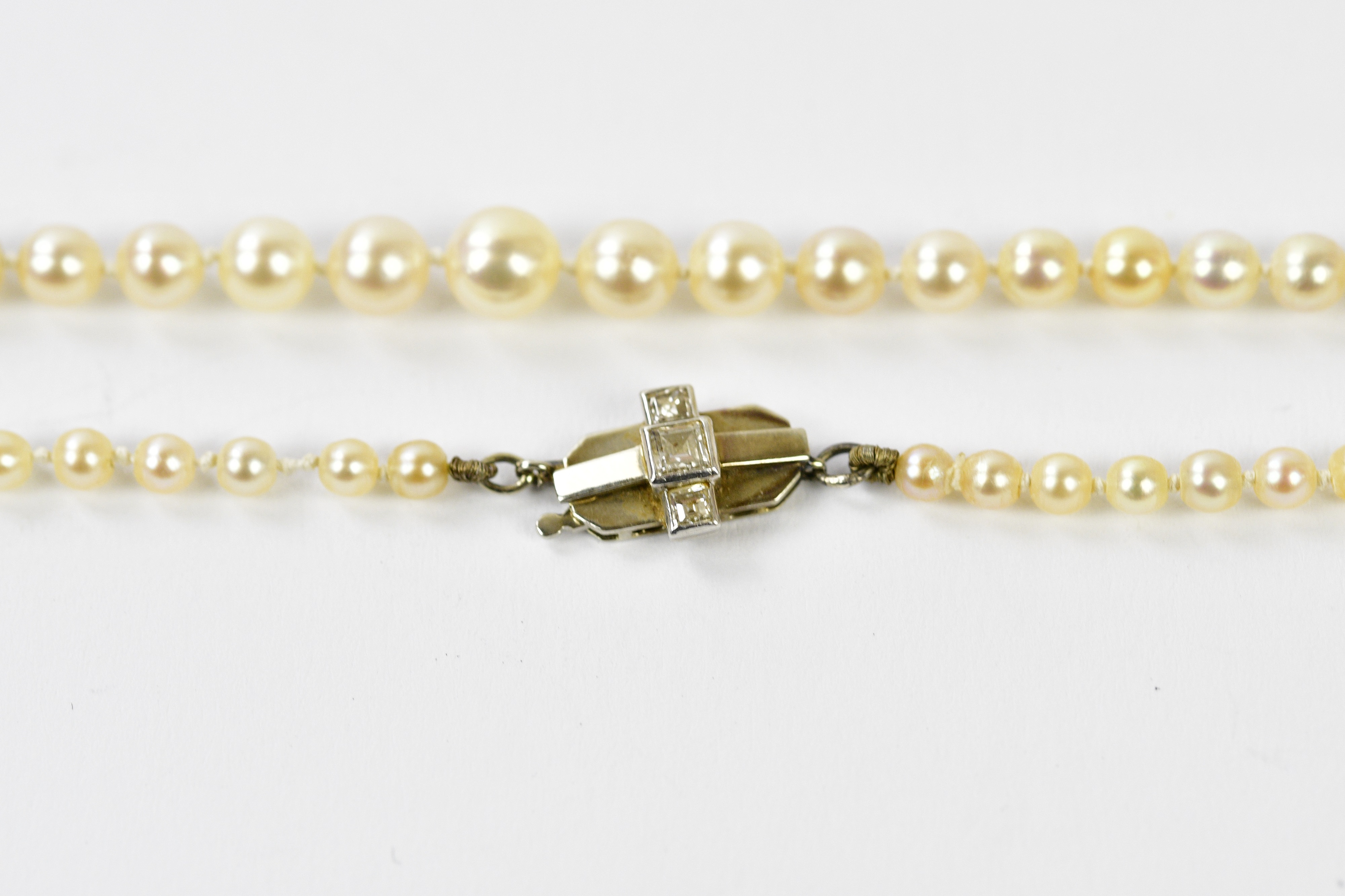 Lot 393 - A hand tied string of graduated cultured