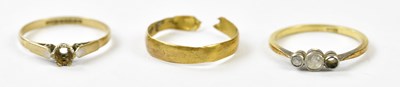 Lot 225 - A 22ct yellow gold wedding band (badly damaged...