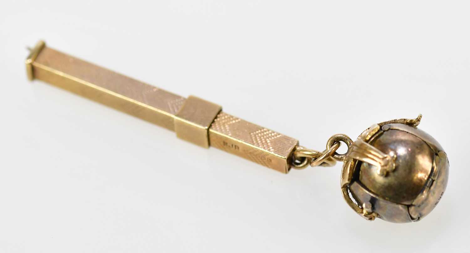 Lot 18 - A 9ct yellow gold telescopic toothpick and a...