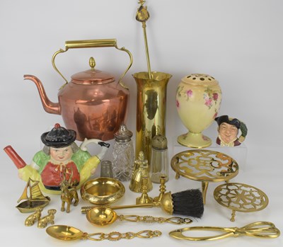 Lot 136 - Various mixed collectibles to include a...