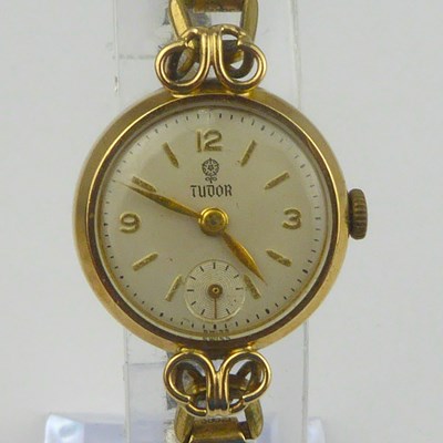 Lot 1071 - TUDOR; a ladies' 9ct gold wristwatch, the...