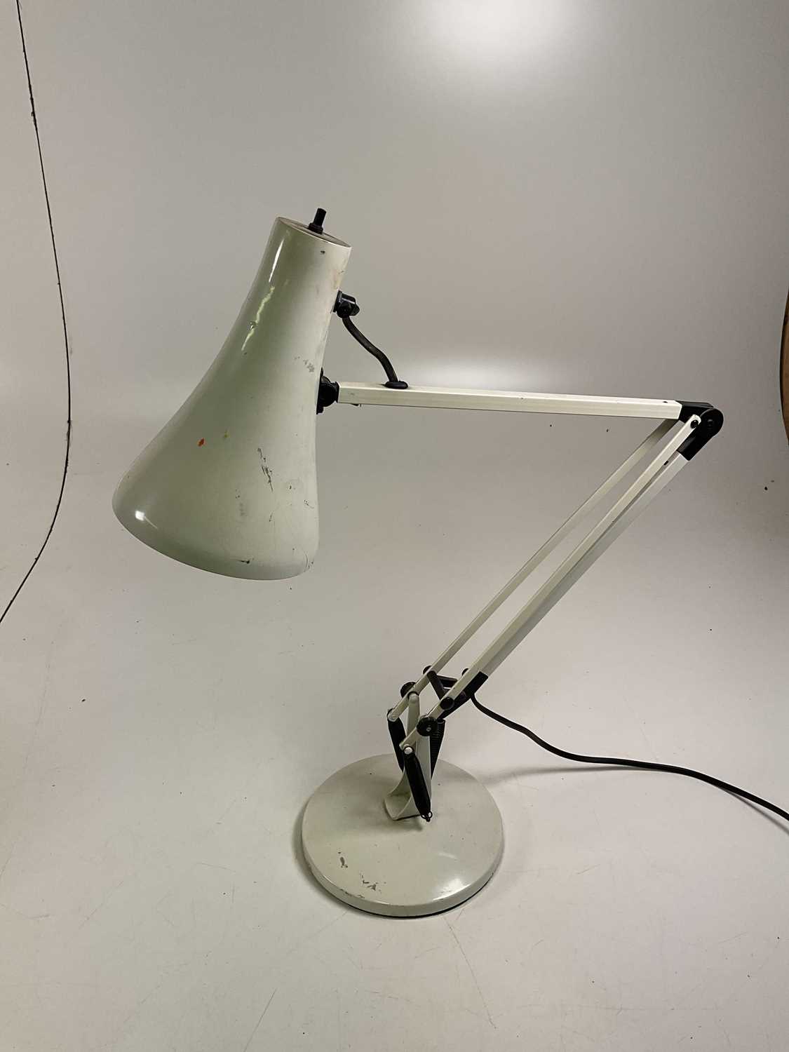 Lot 643 - A model 90 Anglepoise lamp.