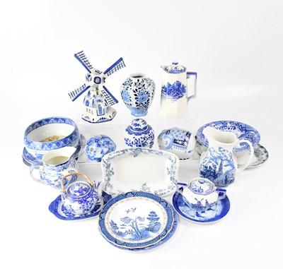 Lot 266 - A quantity of blue and white ware, including...