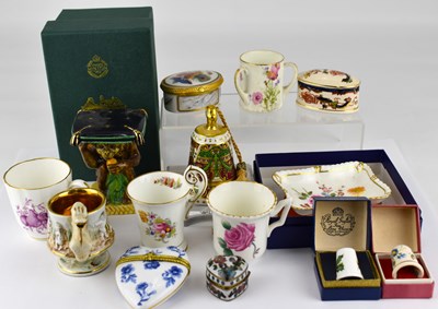 Lot 271 - Various items of cabinet collectibles to...