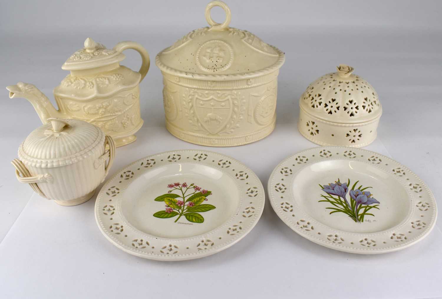 Lot 272 - Six items of 20th century creamware,