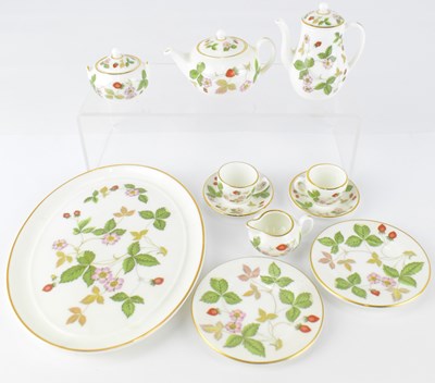 Lot 242 - WEDGWOOD; an eleven-piece china...