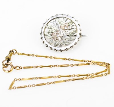 Lot 464 - A yellow metal chain, approx 6.2g, and a...