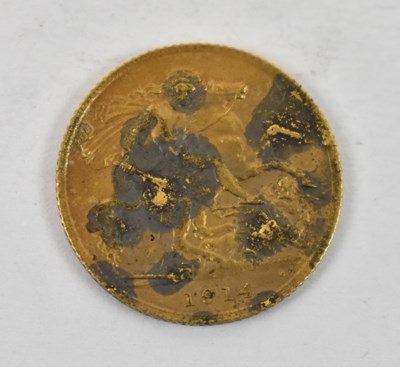 Lot 864 - A George V 1914 half sovereign.