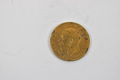 Lot 864 - A George V 1914 half sovereign.