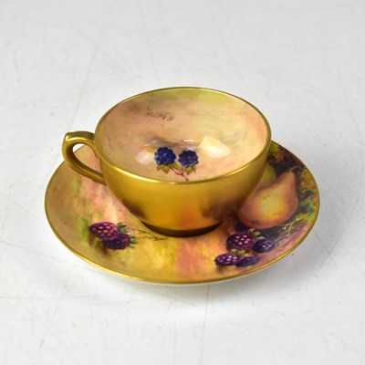 Lot 257 - ROYAL WORCESTER; a gilt-heightened hand...