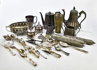 Lot 427 - A small collection of assorted plated items to...