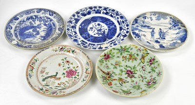 Lot 1149 - A 19th century Chinese blue and white...