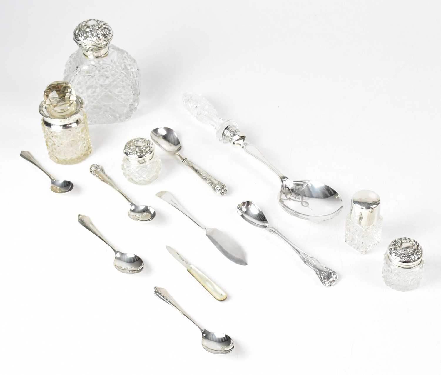 Lot 720 - A small collection of silver and silver