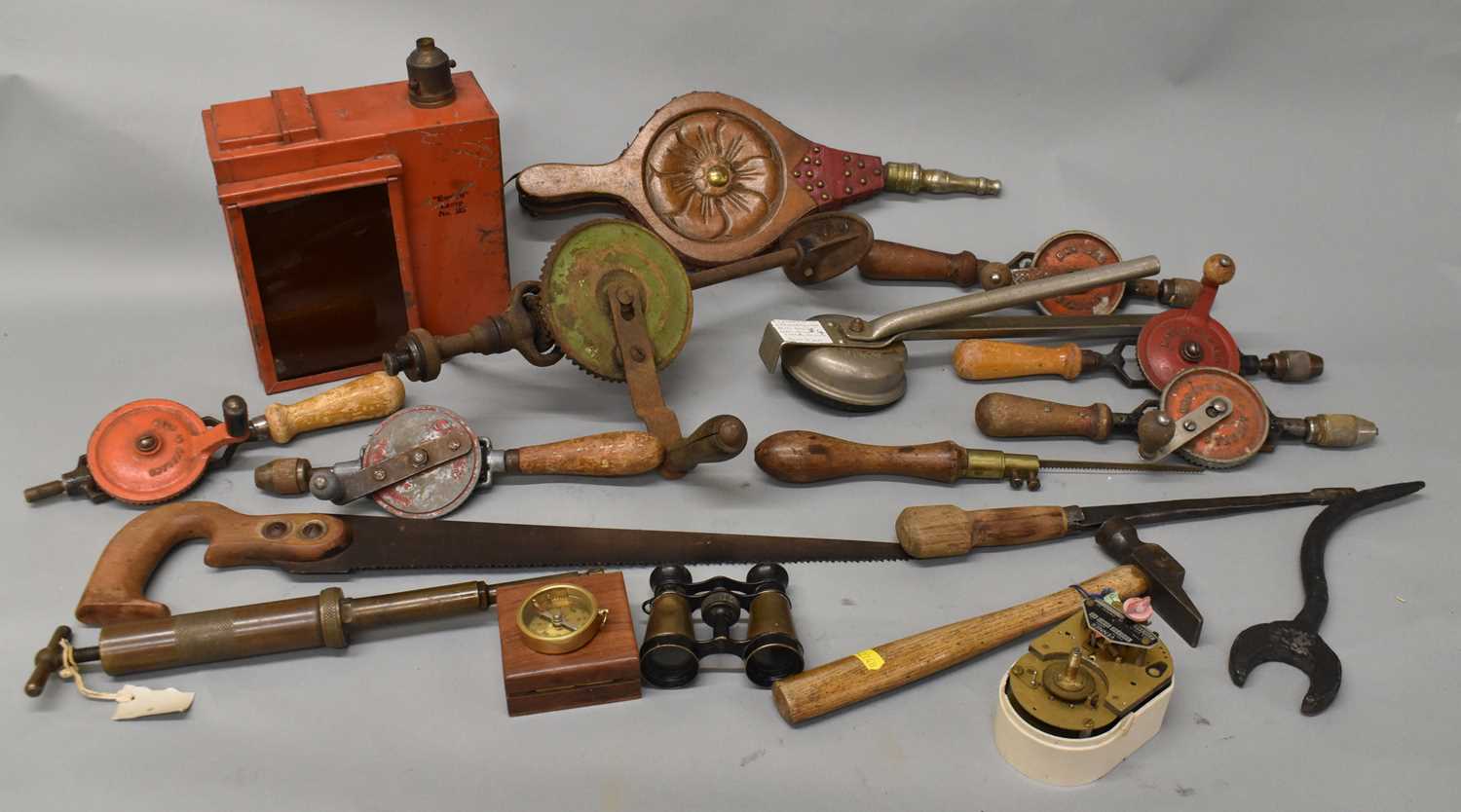 Lot 412 - A quantity of assorted vintage tools, etc.