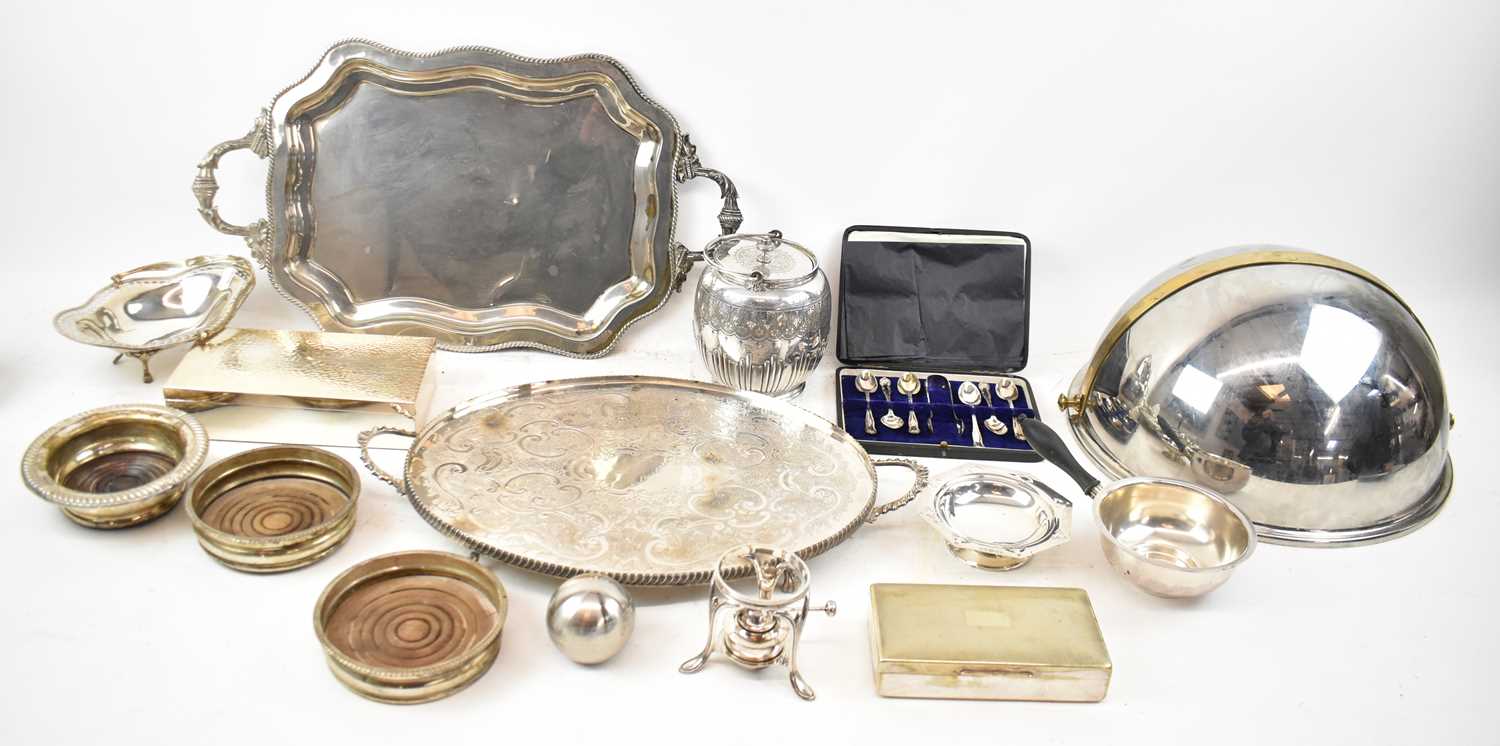 Lot 693 - A quantity of assorted plated items including...