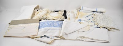 Lot 417 - A quantity of assorted table linen.