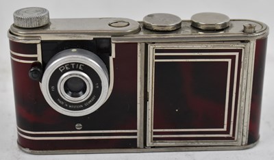 Lot 333 - PETIE; a 1950s West German vanity camera with...