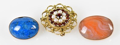 Lot 595 - A 9ct garnet and pearl circular brooch,...