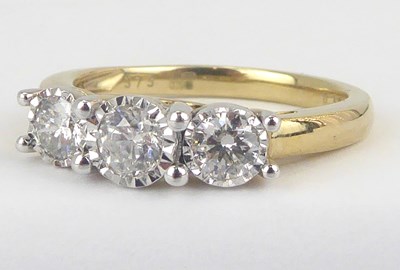 Lot 1041 - A 9ct gold three-stone diamond ring