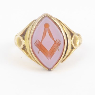 Lot 1021 - A vintage Masonic ring