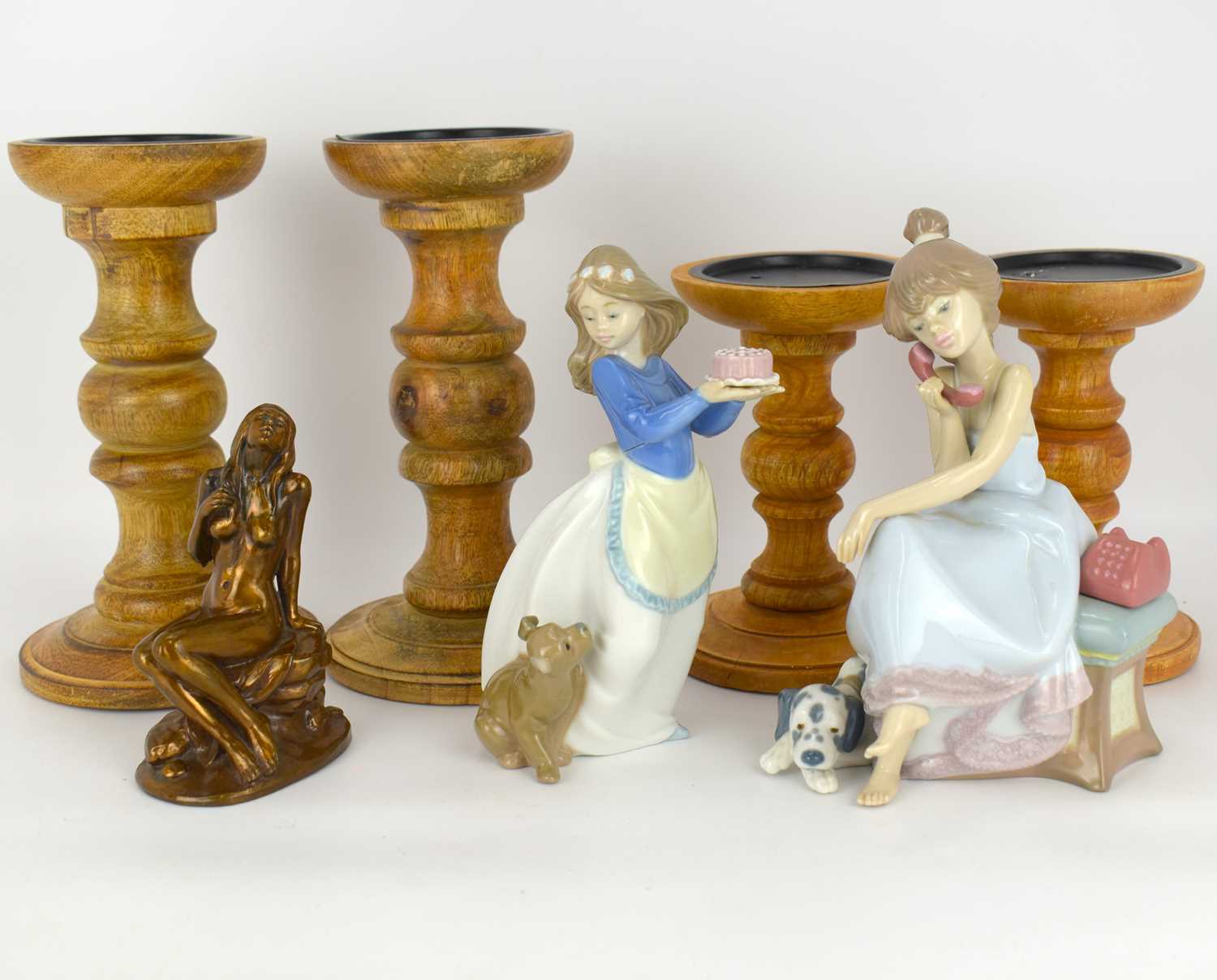 Lot 131 - Various mixed collectibles, to include a...