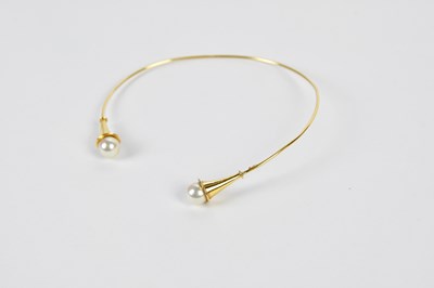Lot 542 - A 9ct gold bangle, approx. 7.8g, an 18ct gold...