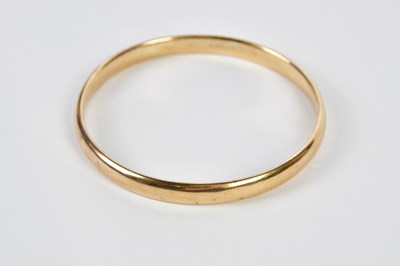 Lot 542 - A 9ct gold bangle, approx. 7.8g, an 18ct gold...