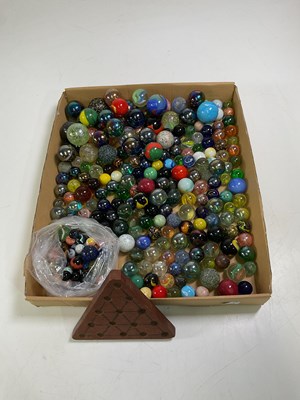 Lot 88 - A collection of marbles