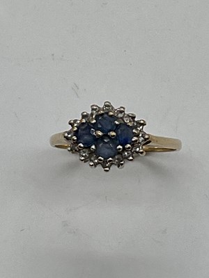 Lot 437 - A 9ct yellow gold dress ring, size O 1/2,...