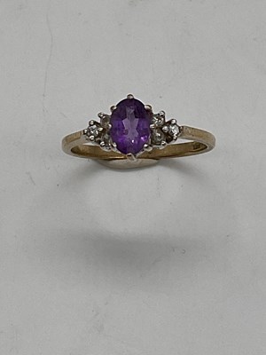 Lot 424 - A 9ct yellow gold pale amethyst dress ring,...