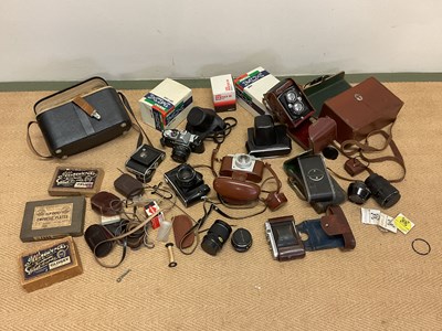 Lot 250 - A quantity of cameras and lenses including...