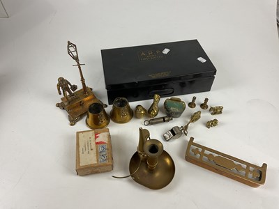 Lot 6371 - A small lot of metalware including chamber...