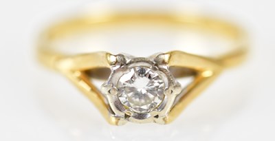 Lot 202 - An 18ct yellow gold platinum tipped diamond...