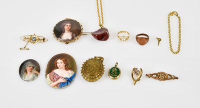 Lot 793 - A small group of costume jewellery, mainly...