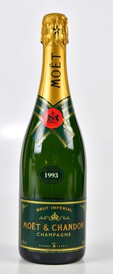 Lot 4239 - CHAMPAGNE; a single bottle Moët & Chandon Brut...