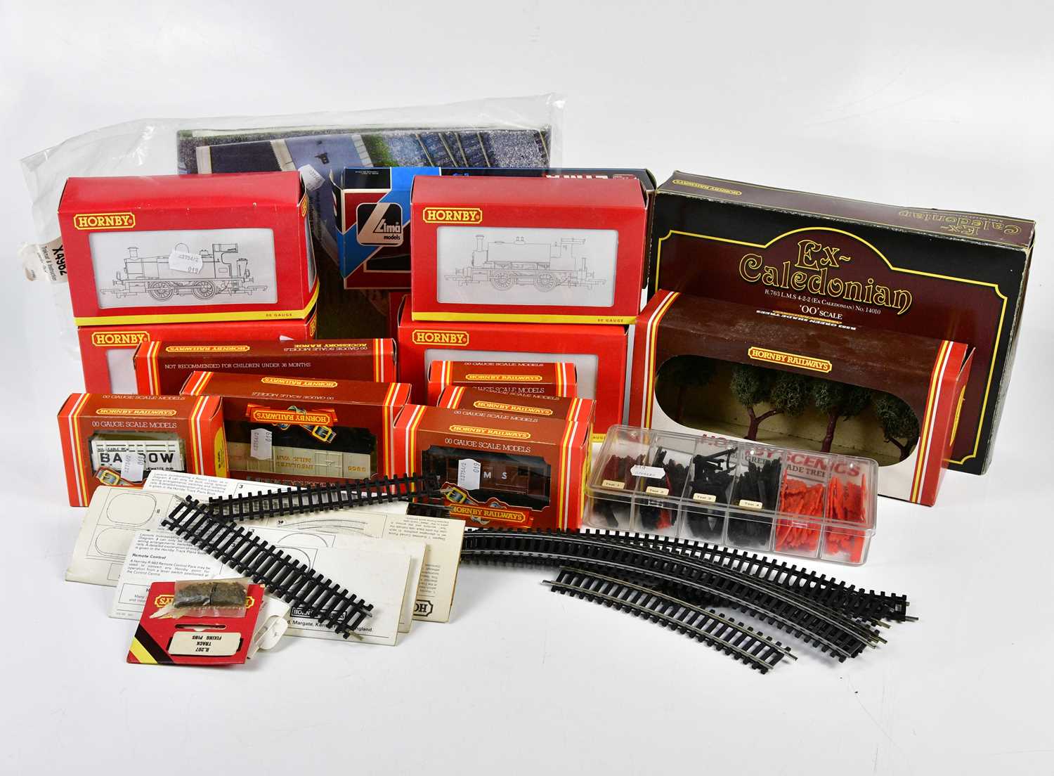 Lot 4359 - HORNBY; a small collection of trains, tenders...