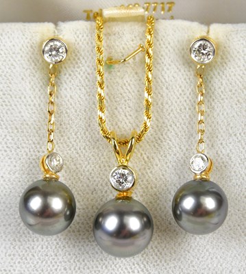 Lot 316 - An 18ct yellow gold Tahitian pearl and diamond...