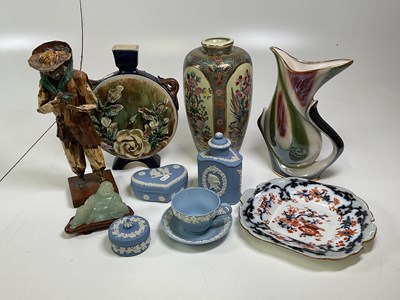 Lot 198 - Assorted ceramics to include Wedgwood jasper...