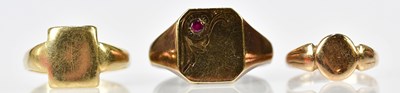 Lot 200 - A 9ct yellow gold signet ring, a further 9ct...