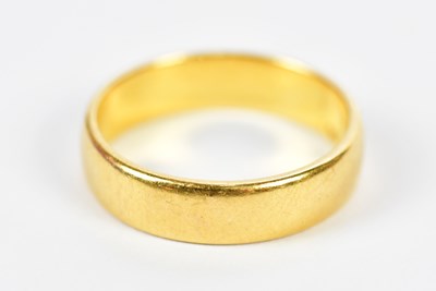 Lot 211 - A yellow metal wedding band, size N, approx 5.6g.