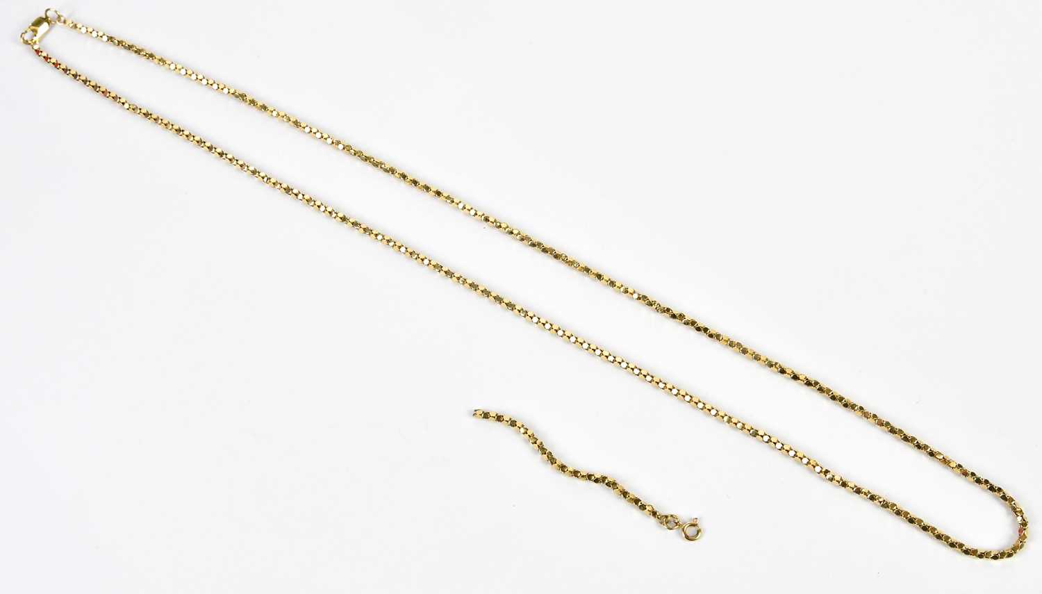 Lot 370 - A 9ct yellow gold box link chain, sold with