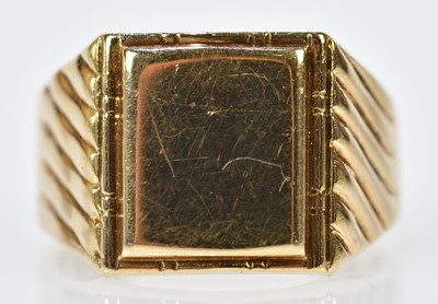 Lot 178A - A gentlemans 9ct yellow gold signet ring, with...